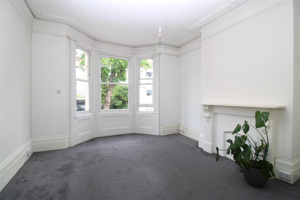 Property photo 2 of 6 Living Room