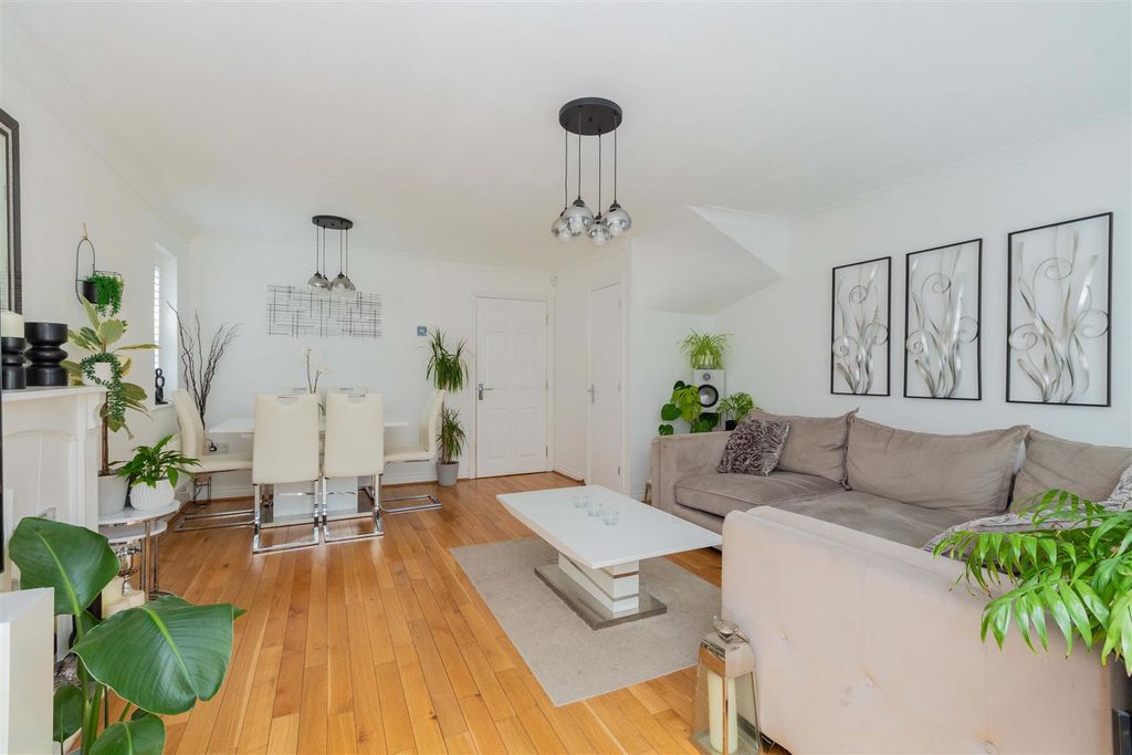 Property photo 3 of 23 37 Crofthill Road-14.Jpg