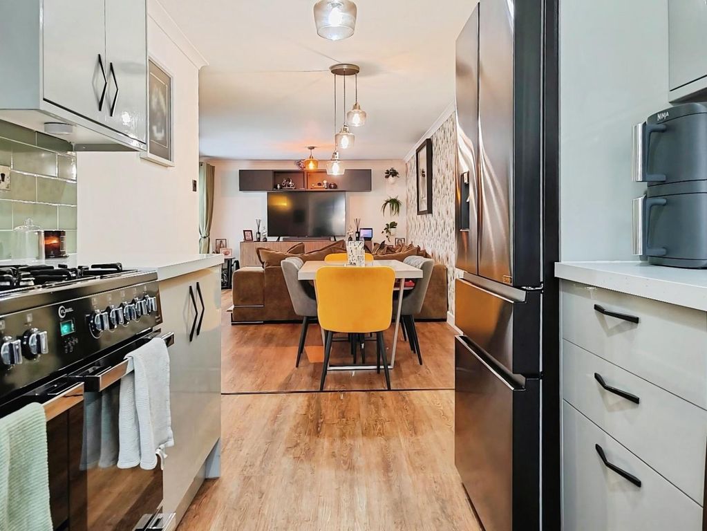 Property photo 3 of 16 Fb56F8Cf-1000003757.Jpg