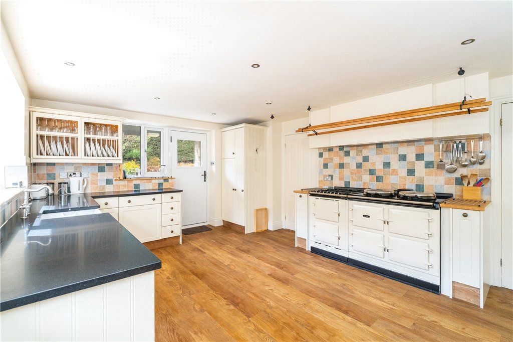 Property photo 3 of 31 Kitchen