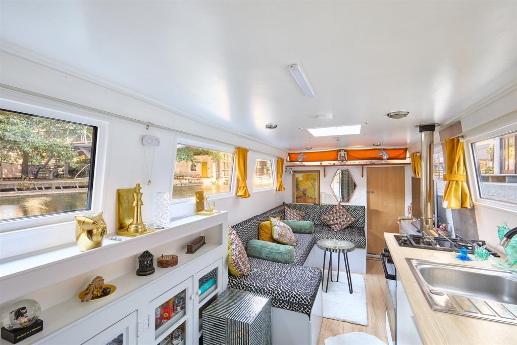 Property photo 3 of 28