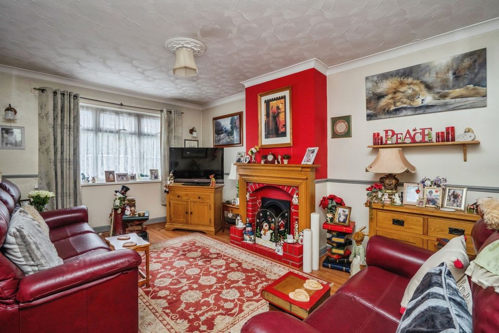 Property photo 2 of 17 Photo