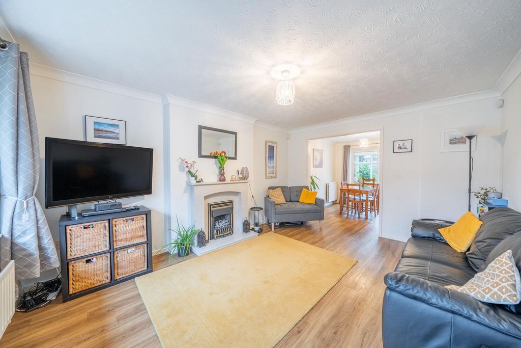 Property photo 2 of 20 Living Room