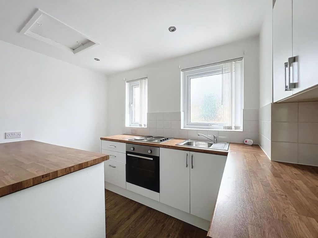 Property photo 2 of 14 Kitchen Area