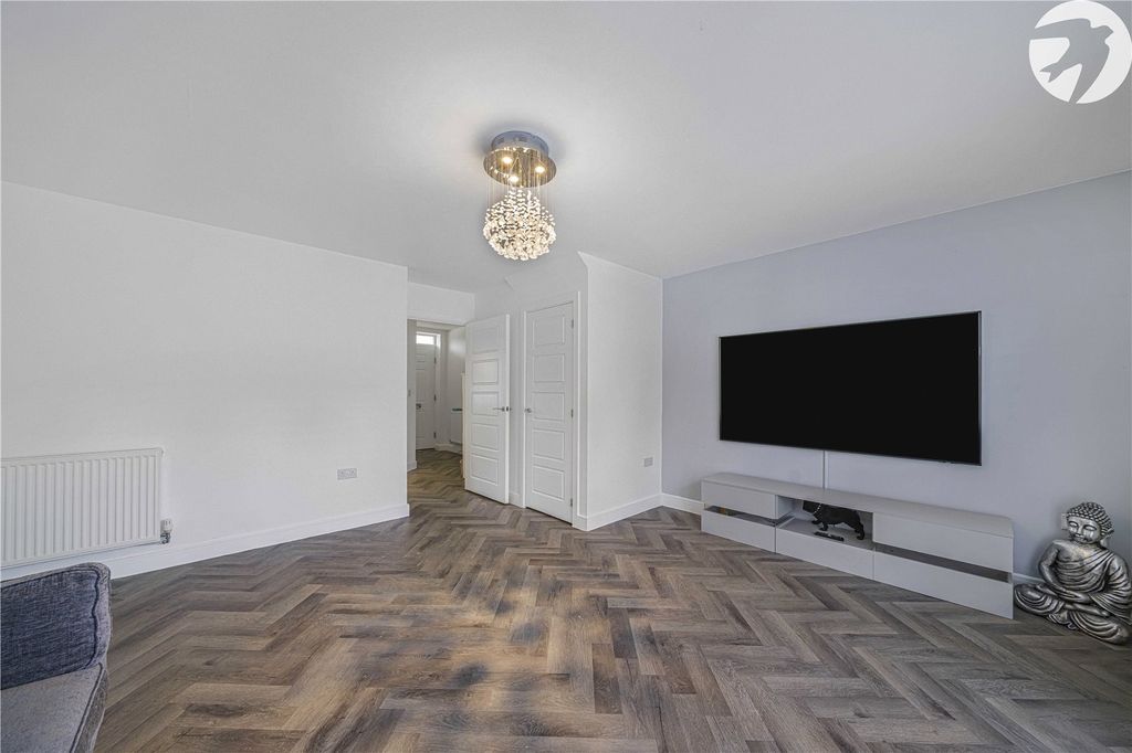 Property photo 3 of 23 Lounge