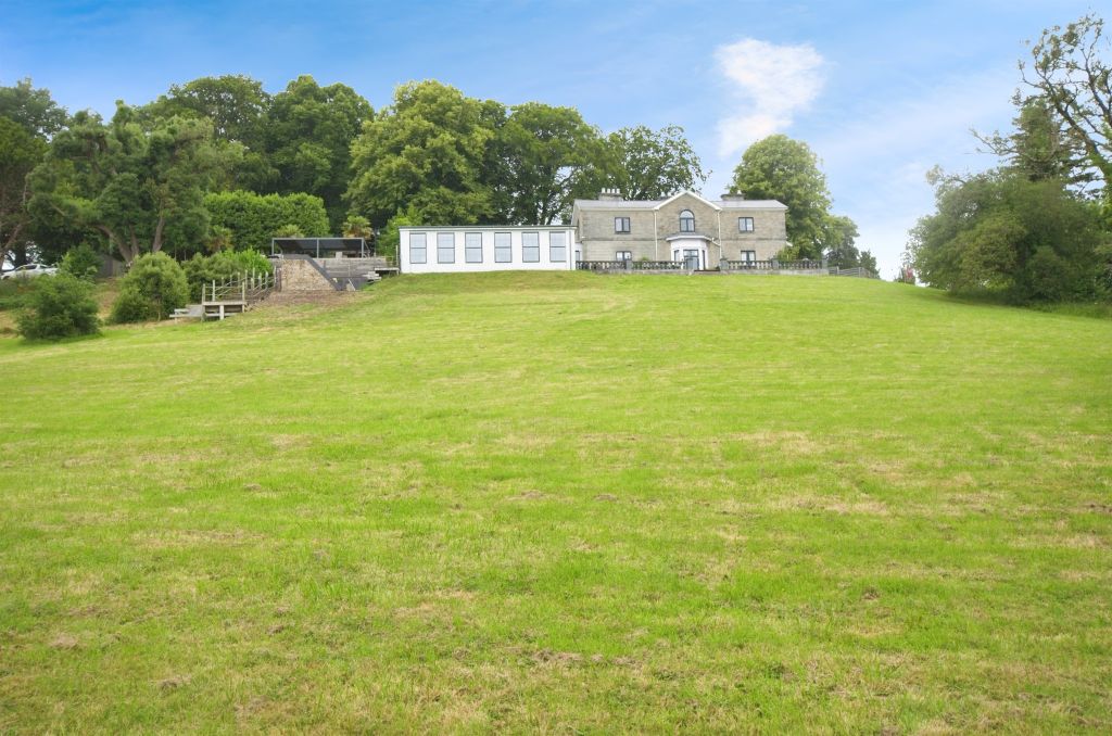 Property photo 1 of 33