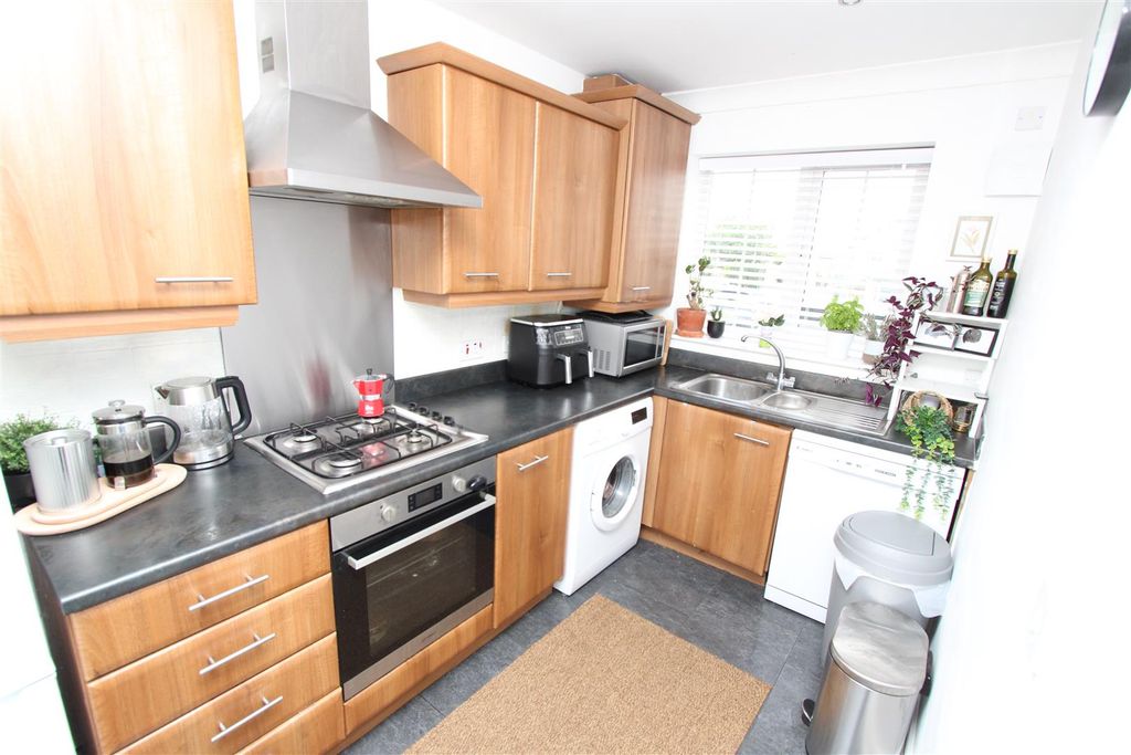 Property photo 3 of 23