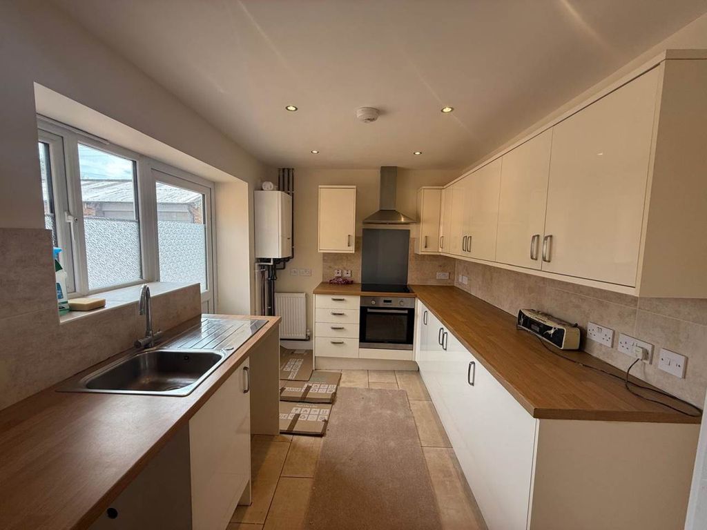 Property photo 3 of 13 Kitchen