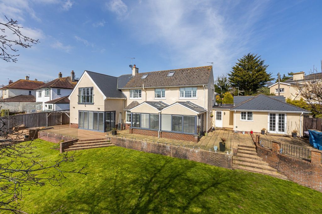 Property photo 1 of 33