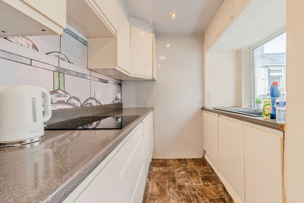 Property photo 3 of 16 Pbox-Img.Jpg