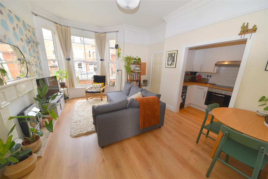 Property photo 3 of 16 Livingnew2.Jpg