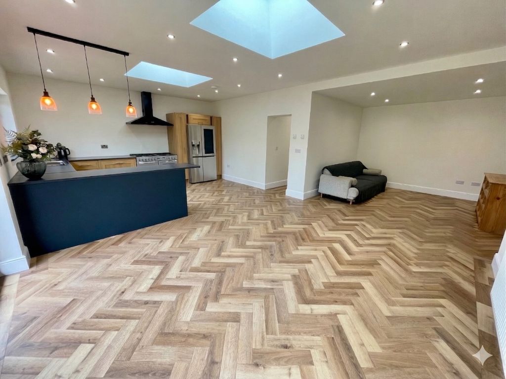 Property photo 2 of 19 5525681
