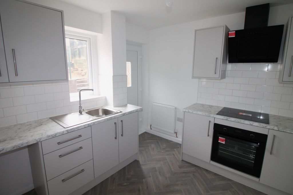 Property photo 2 of 10 Kitchen