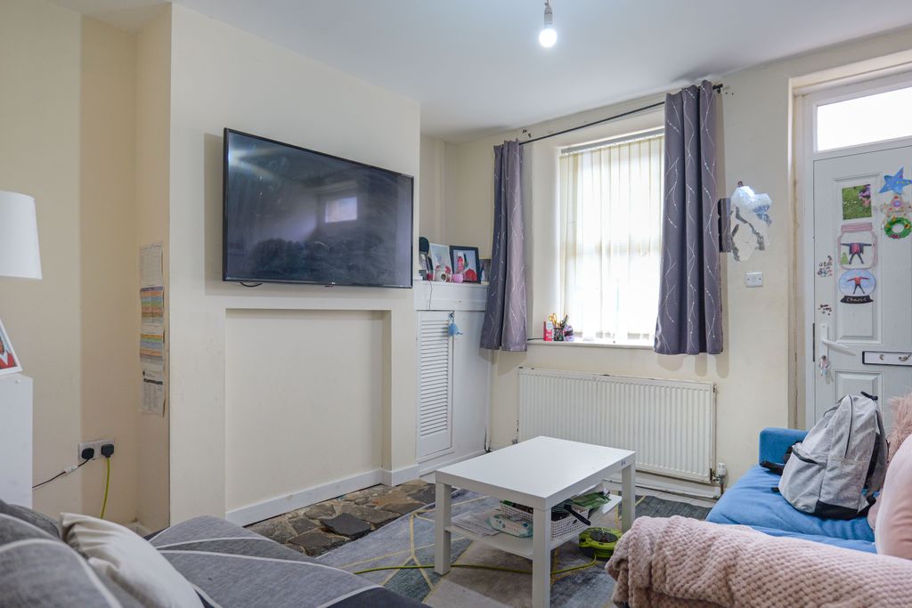 Property photo 2 of 12