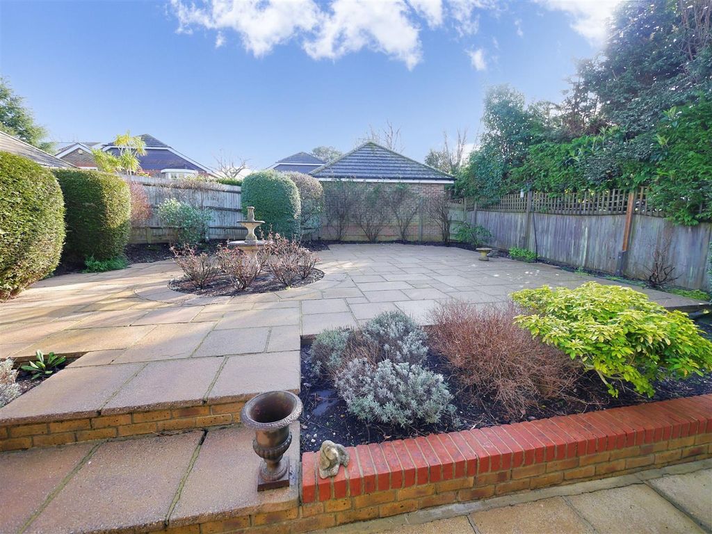 Property photo 2 of 17 Garden