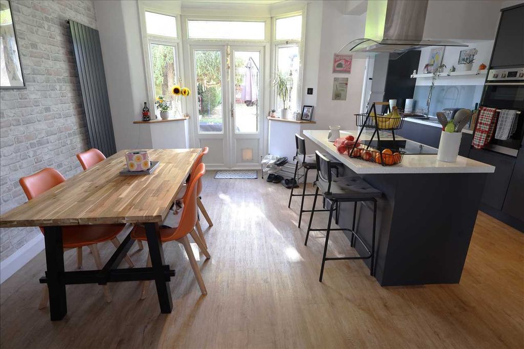 Property photo 3 of 21 Dining Area