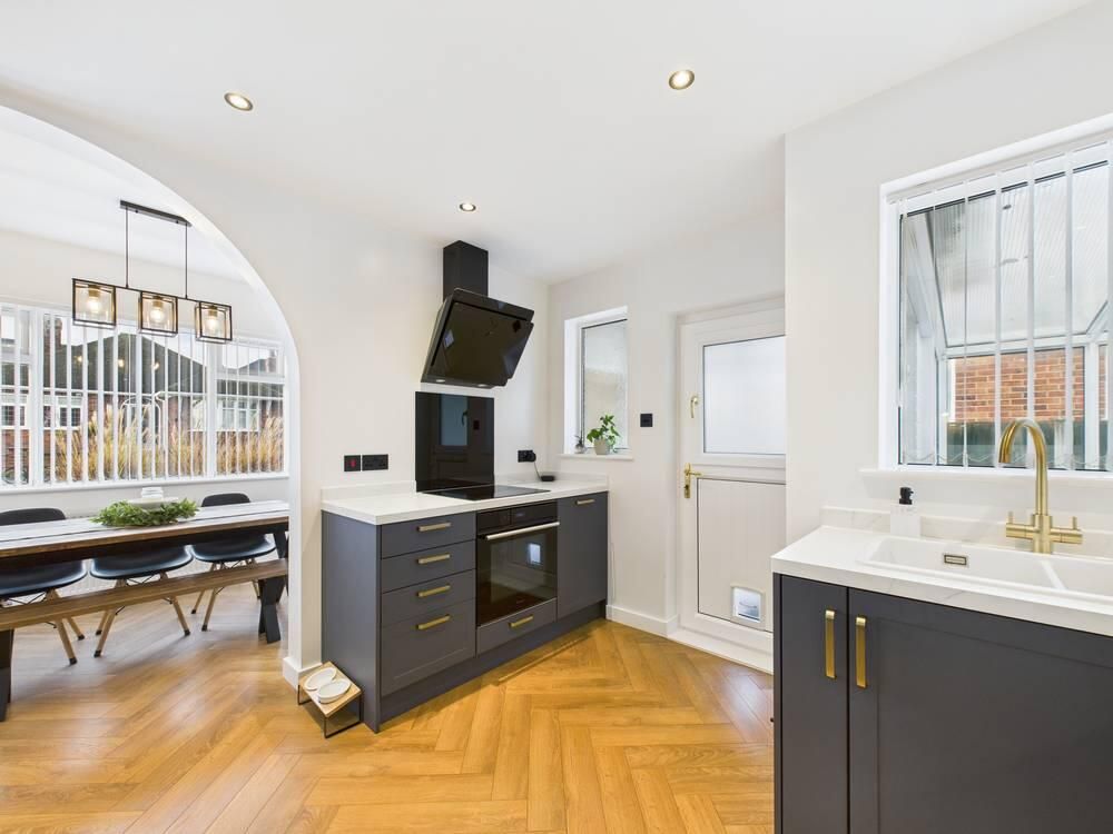 Property photo 2 of 20 Kitchen