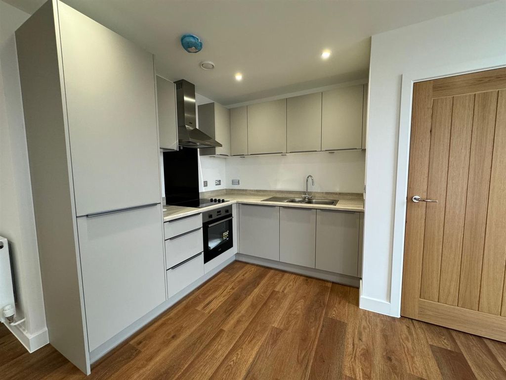 Property photo 2 of 10 Kitchen