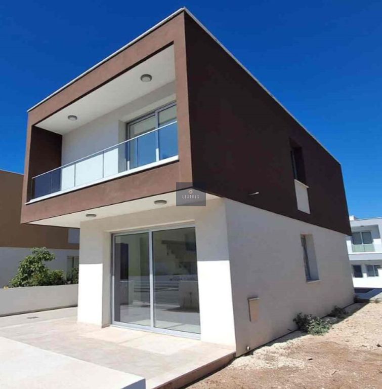 Property photo 3 of 18