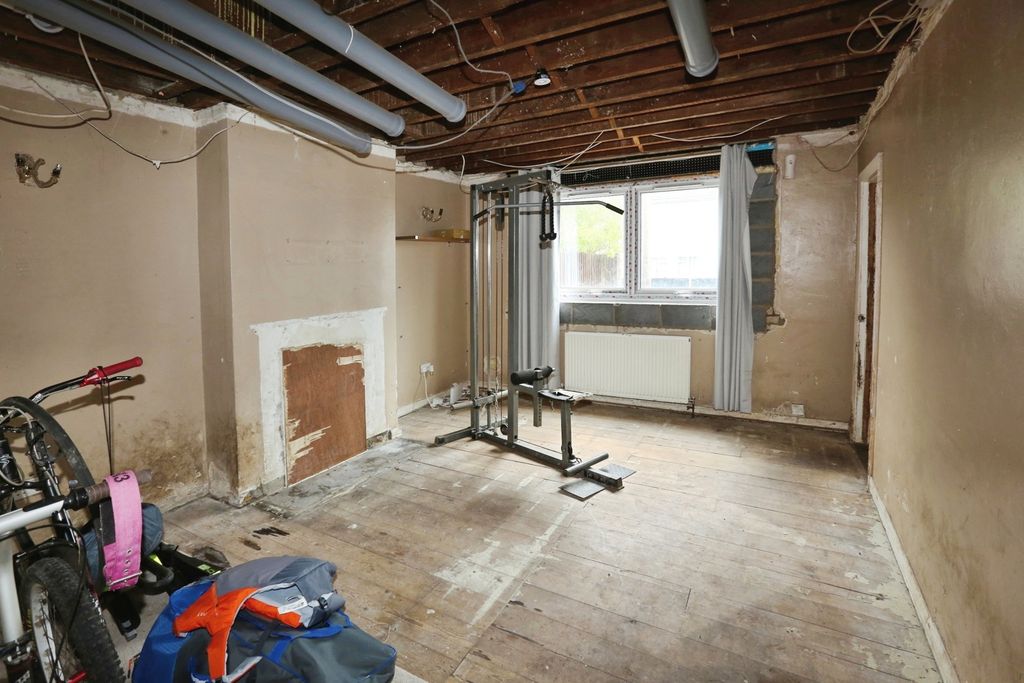 Property photo 3 of 17 Photo