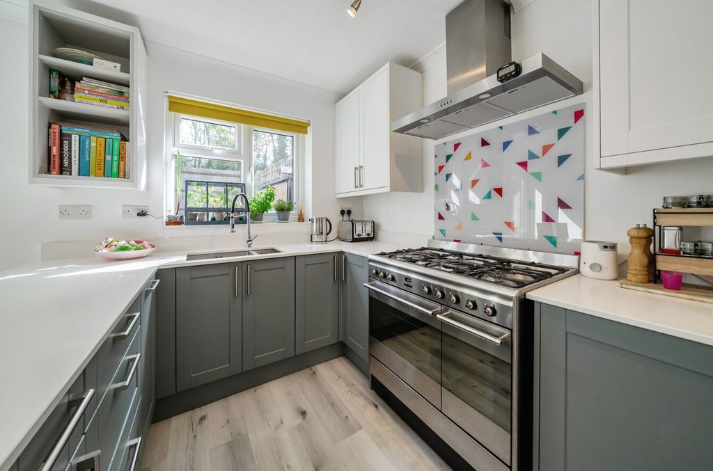 Property photo 2 of 20 1446246-1-69E0Be5...