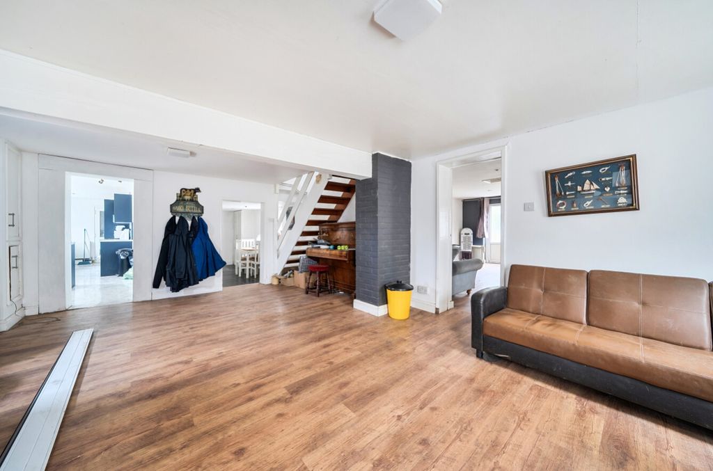 Property photo 3 of 23 1431417-20-69Bd5d83A7550