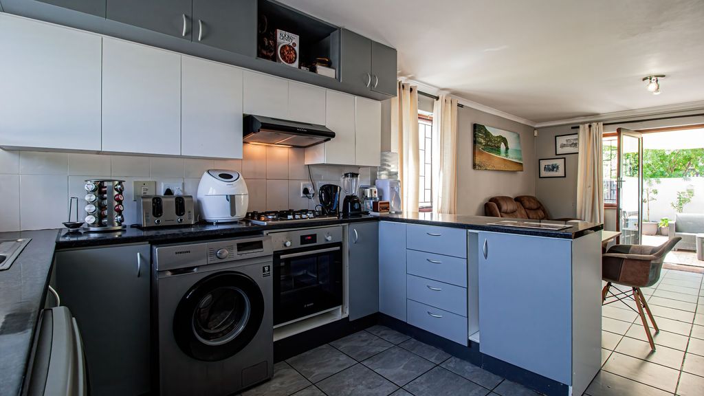 Property photo 2 of 28