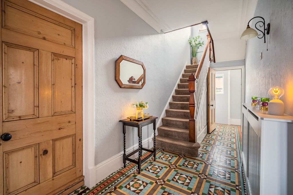 Property photo 2 of 13