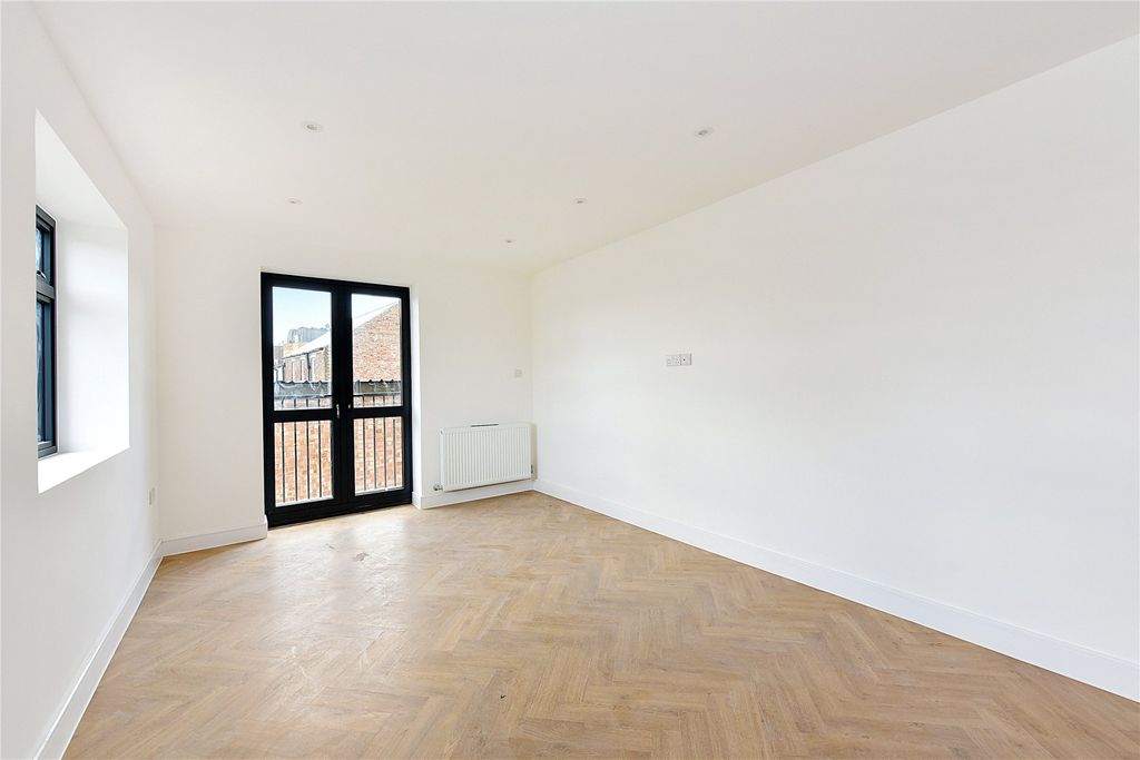 Property photo 3 of 8 Picture No. 04