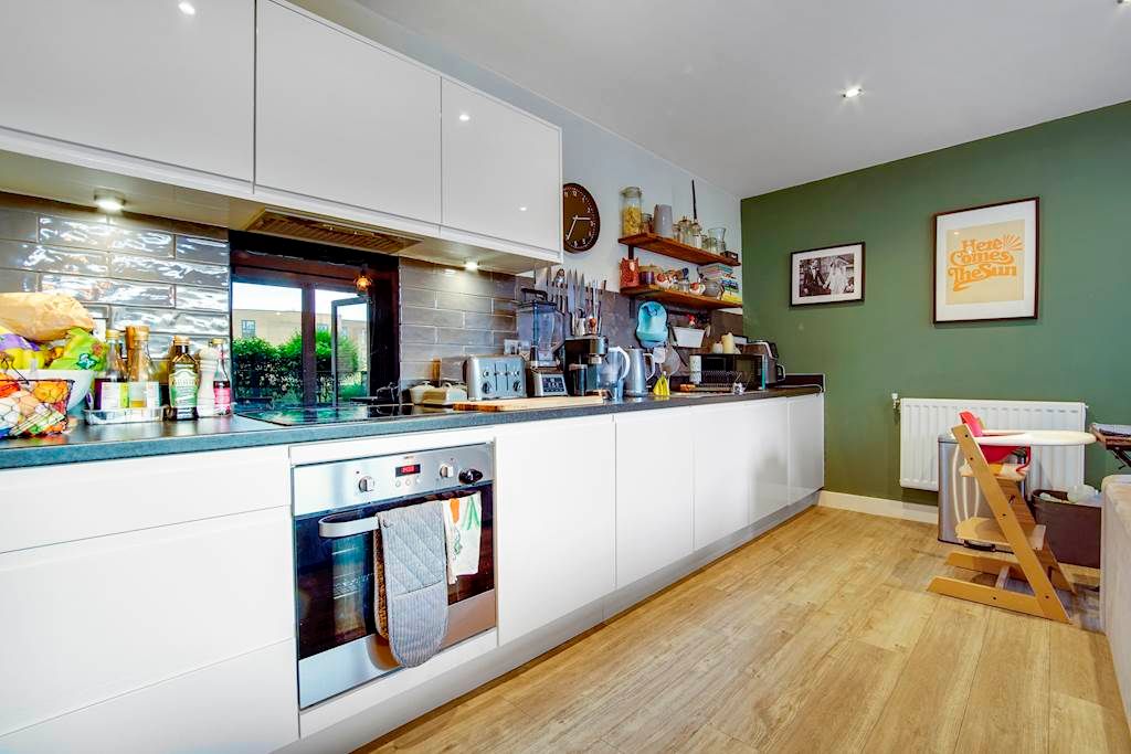Property photo 2 of 11 12-Efdddsc03819-Small