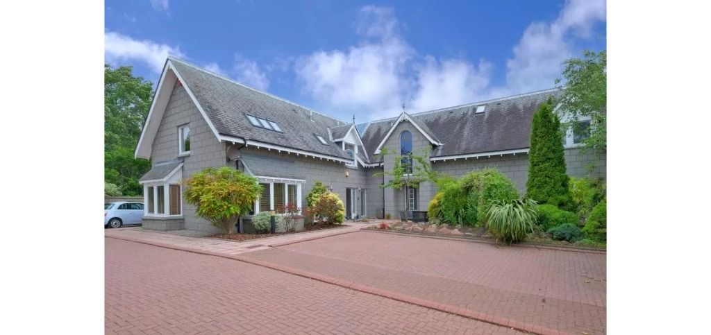 Property photo 1 of 2