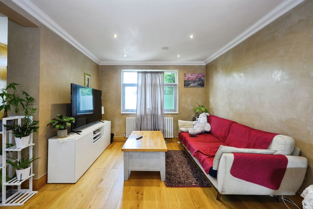 Property photo 3 of 17 Picture No. 06