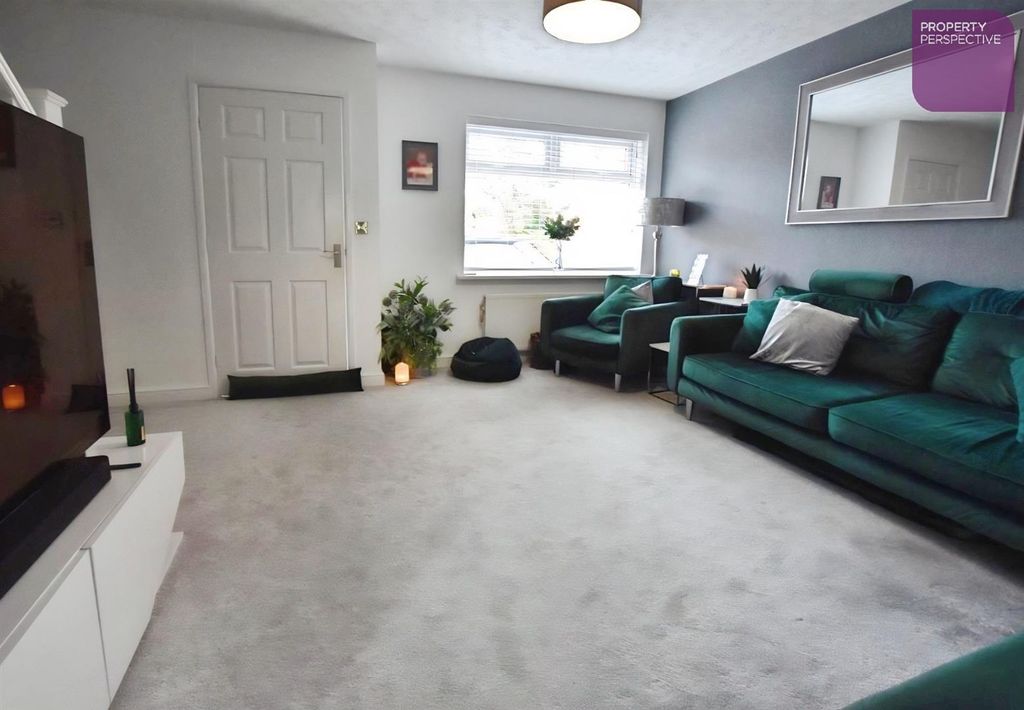 Property photo 3 of 10 Lounge