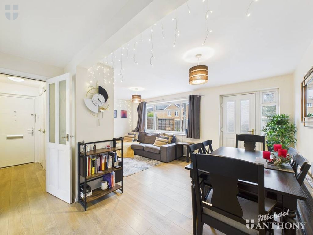 Property photo 3 of 17 Cam03218G0-Pr0853-Still010-Thumbnail-H750-70