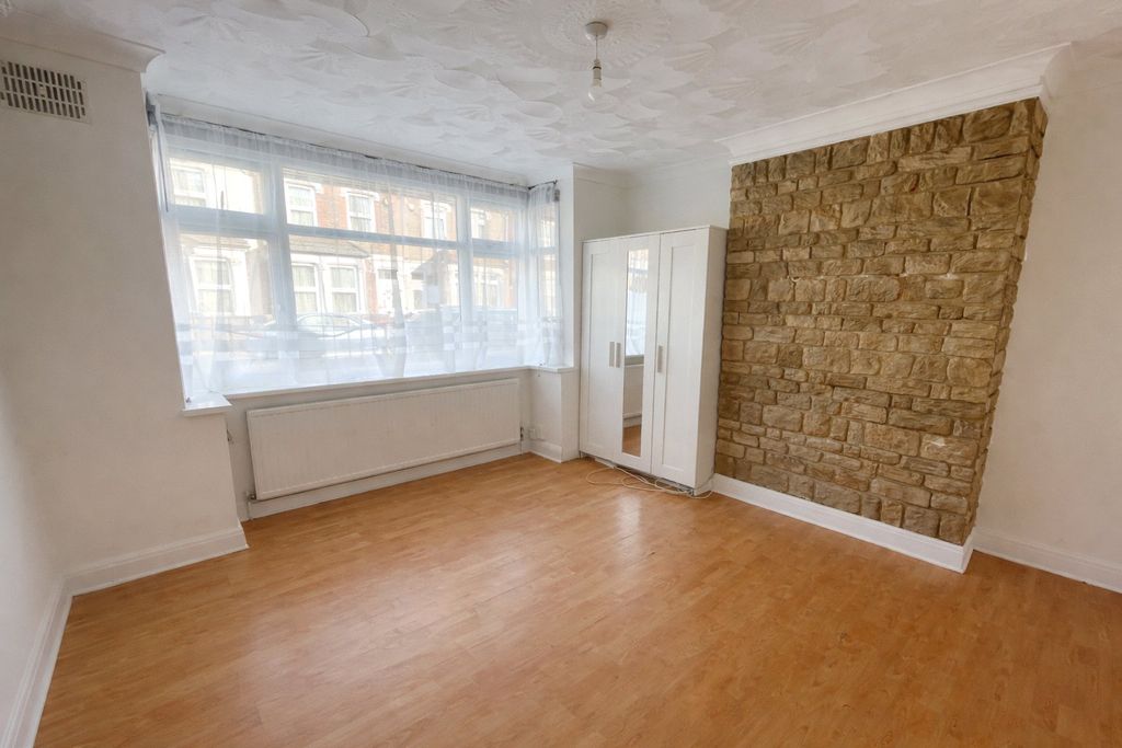 Property photo 2 of 4 Lounge