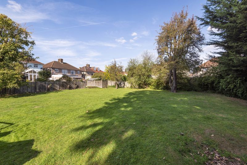 Property photo 2 of 14 Communal Garden Angle 2