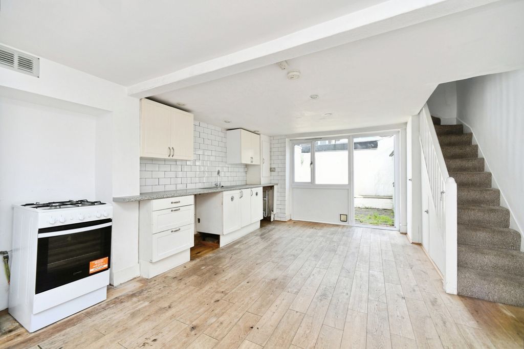 Property photo 2 of 17 Pbox-Img.Jpg
