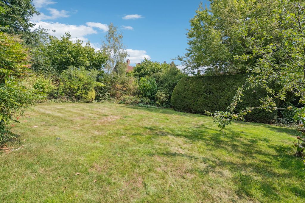 Property photo 3 of 23 Garden (3)