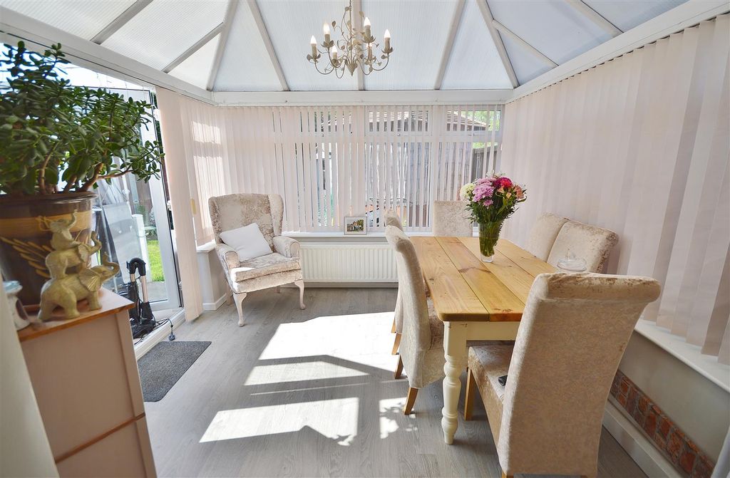 Property photo 3 of 10 Conservatory
