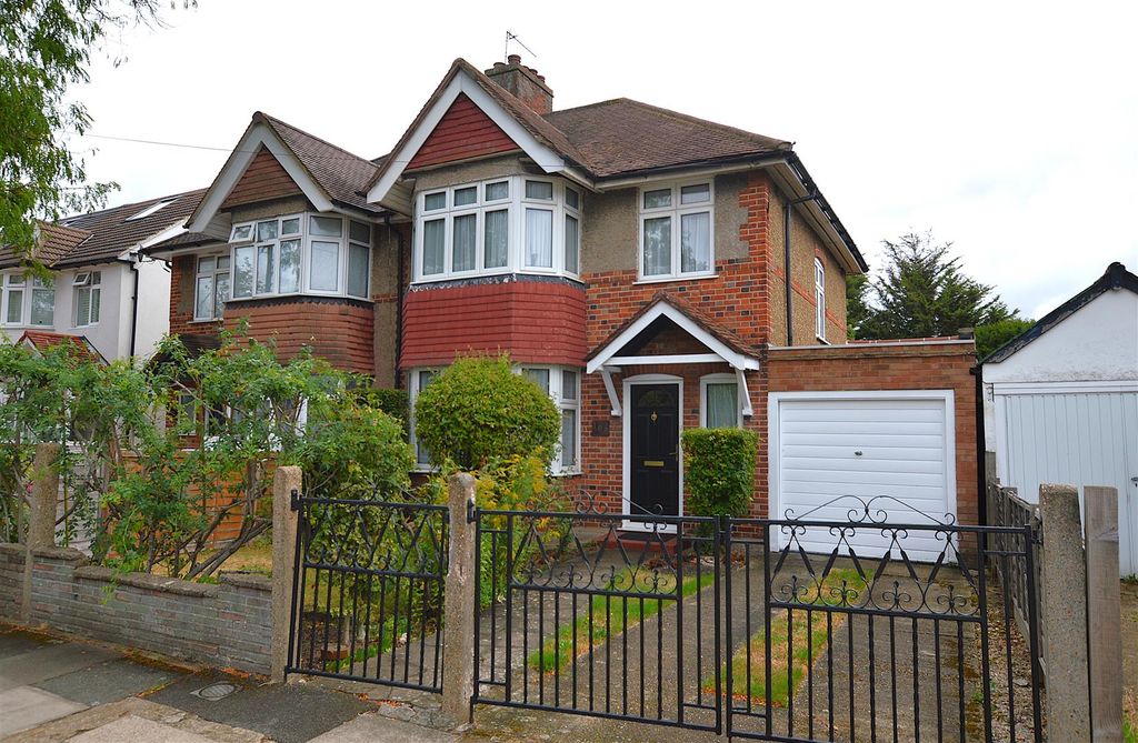 Property photo 1 of 11 Rosebery Road.Jpg