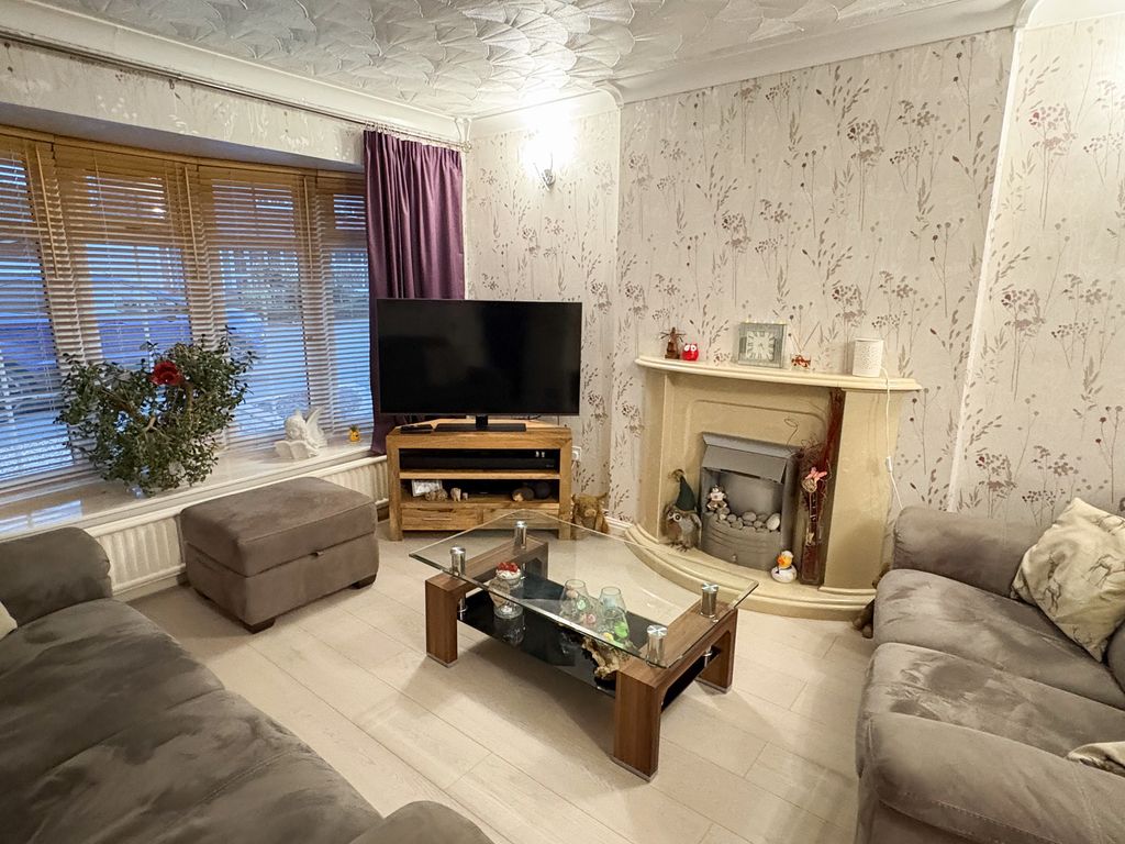 Property photo 2 of 22 Lounge 1