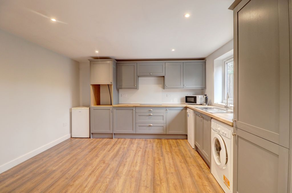 Property photo 2 of 12 Picture No. 03