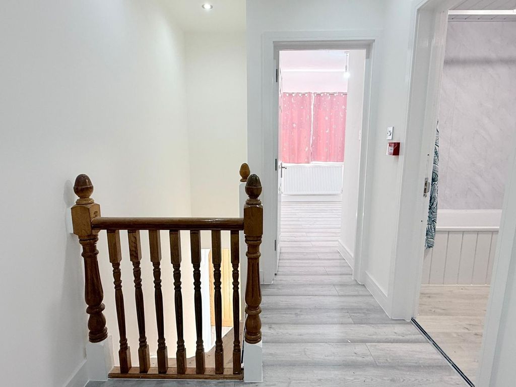 Property photo 2 of 11 Gallery