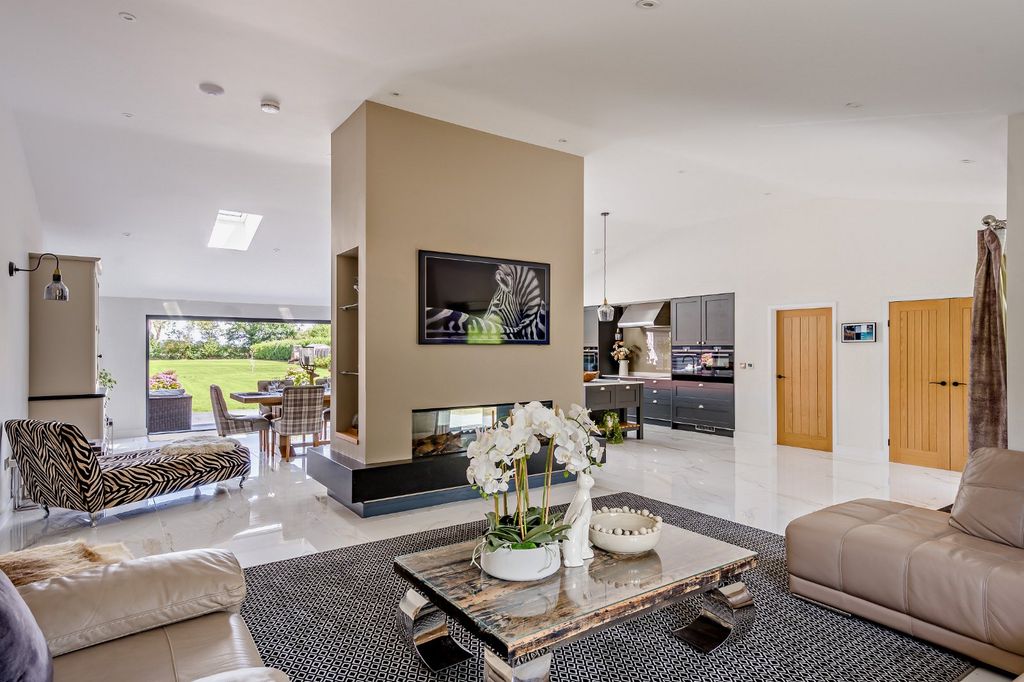 Property photo 3 of 26 Open-Plan Living
