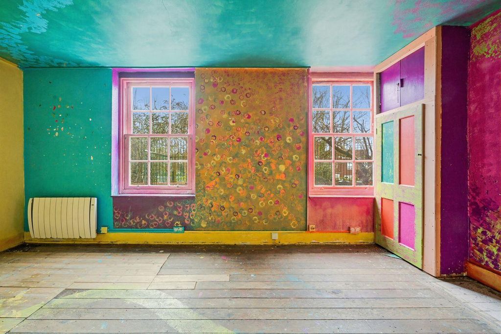 Property photo 2 of 9