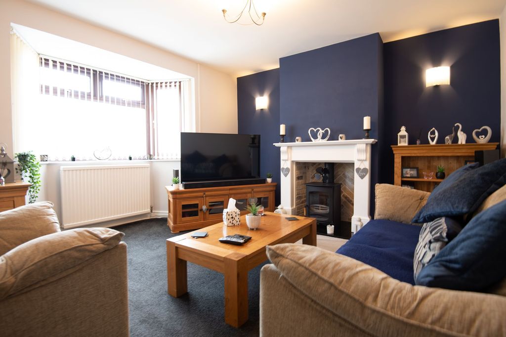 Property photo 2 of 33