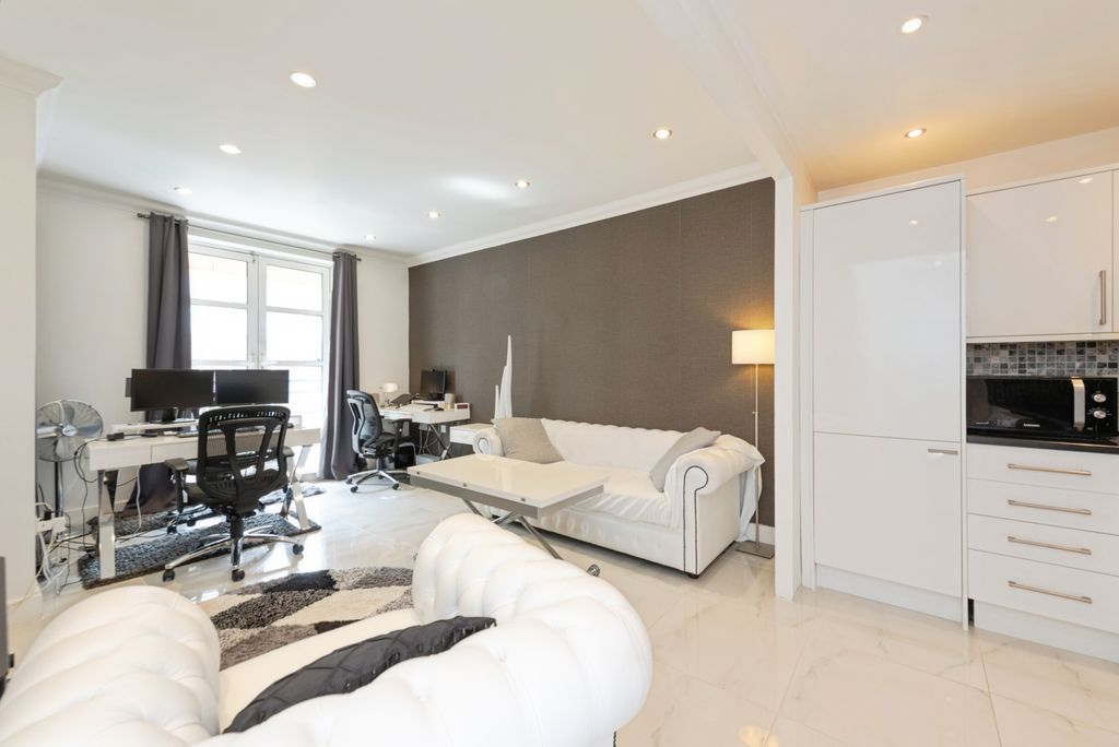 Property photo 3 of 19