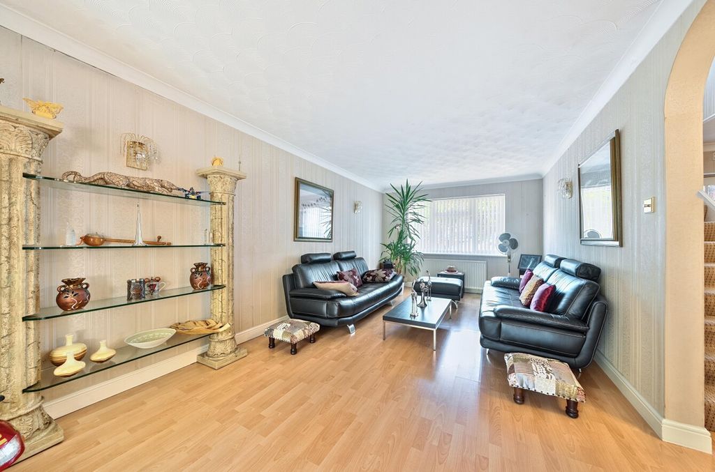 Property photo 2 of 13 40-682336A9cd064-...
