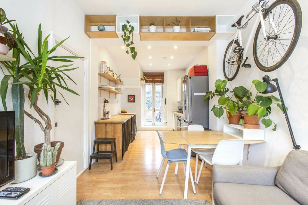 Property photo 2 of 18 Kitchen/Reception