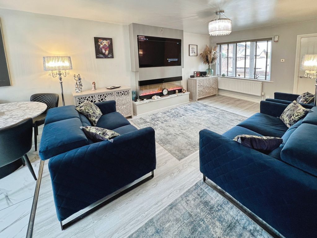 Property photo 2 of 14 Lounge
